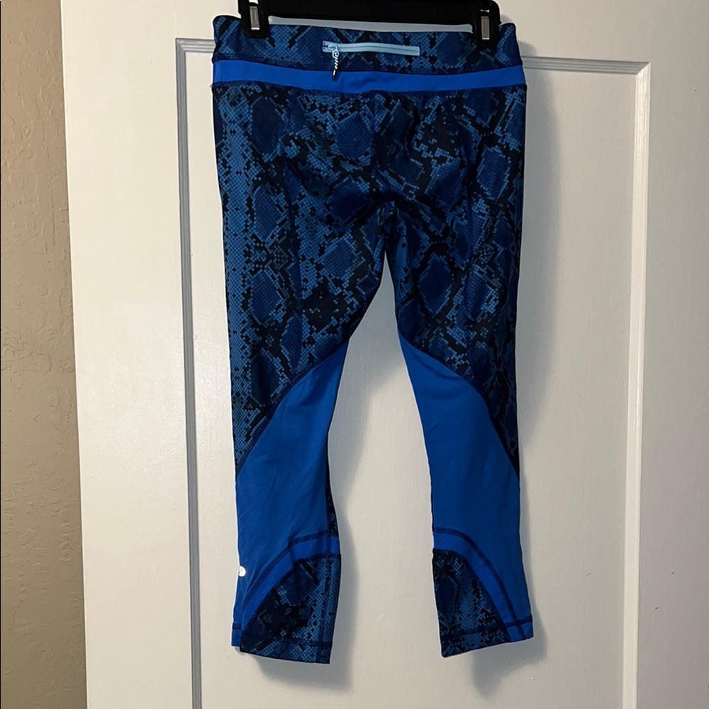 Blue Patterned Lulu Capri size 6
